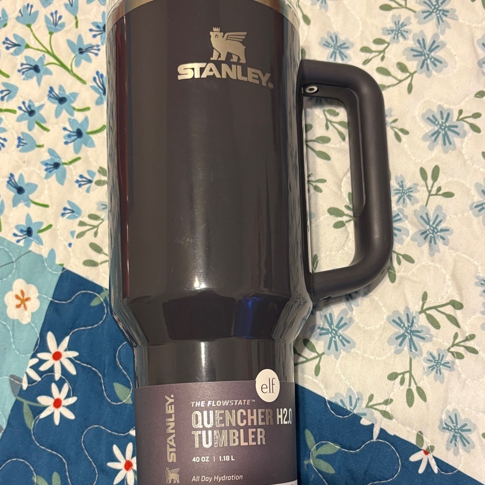 Stanley’s Elf Quencher Tumbler 40 oz Crystal Clear Night